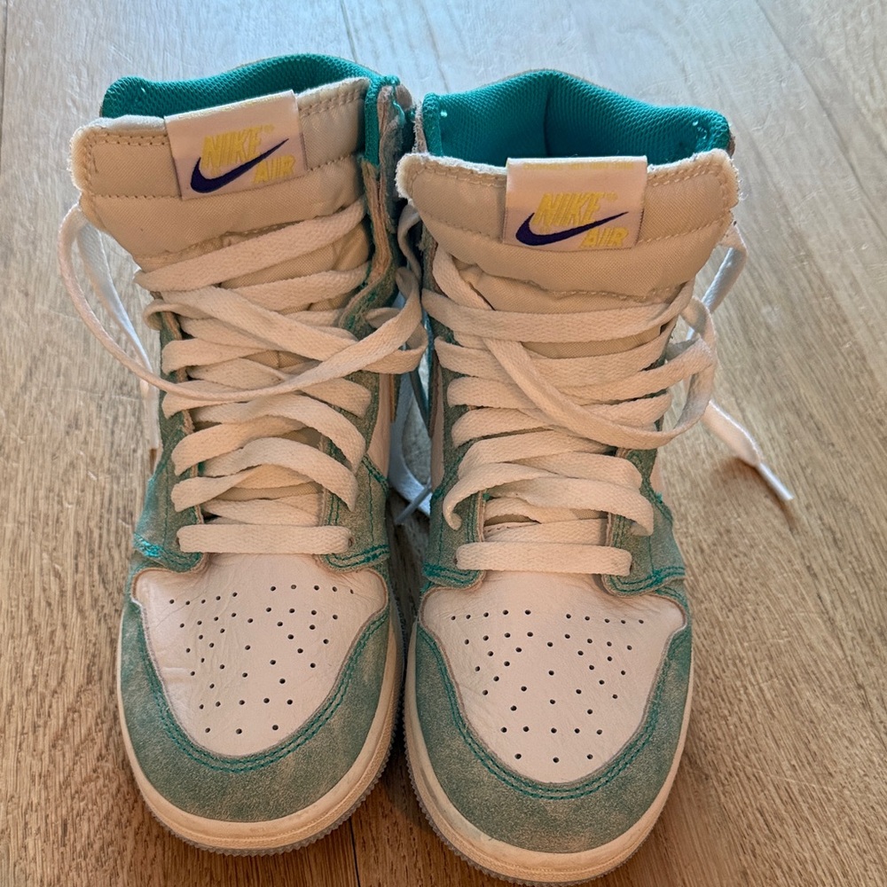 Nike Air Jordan 1 Mid GS – Tropical Twist / Teal Size 5